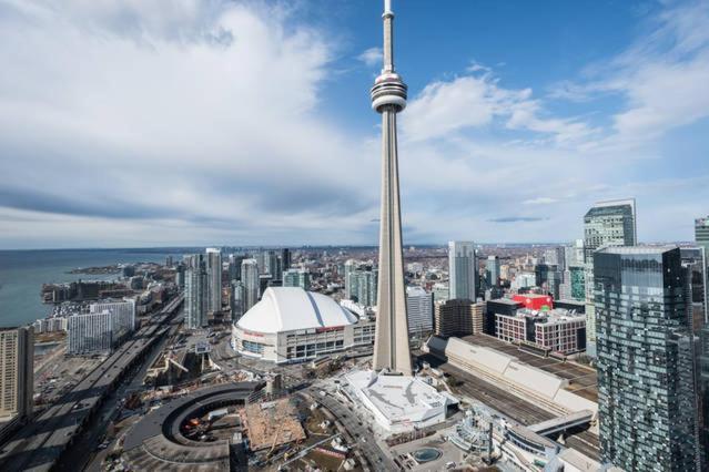 Two Bd Cn Tower And Lake Ontario View Toronto Exterior foto